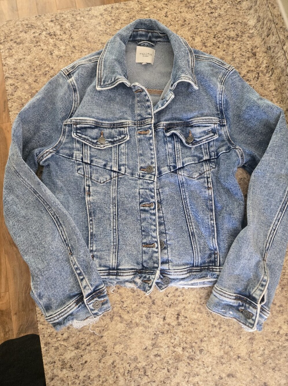EUC WOMEN'S HIDDEN BRAND DENIM JEAN JACKET SIZE LARGE FROM THE BUCKLE